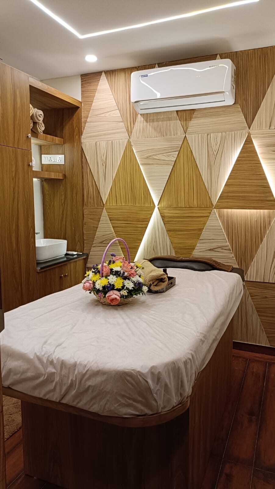 Treatment table set for a massage session